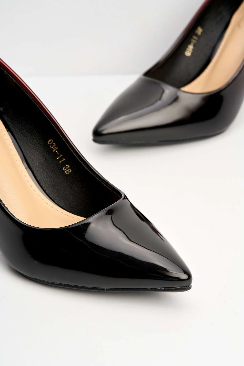 Miss Diva Alani Two Tone Medium Heel Court Shoe in Black - Image 5