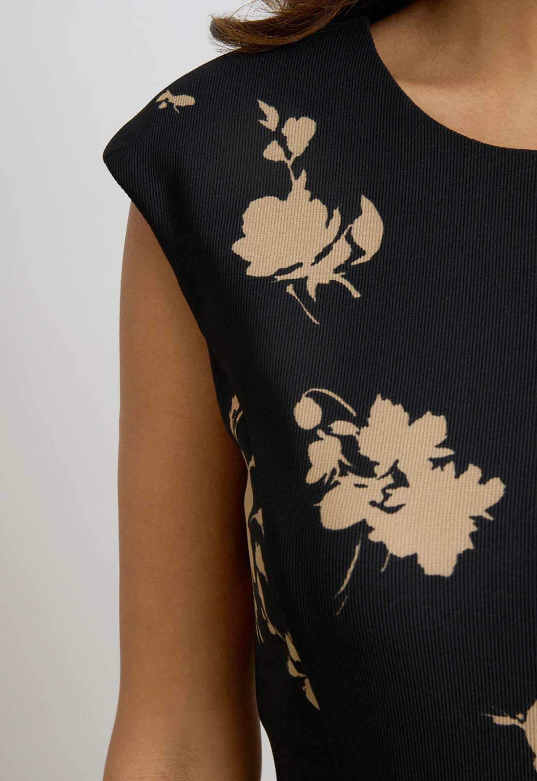 Gina Bacconi BLACK / BEIGE Holli Floral Print Dress - Image 2