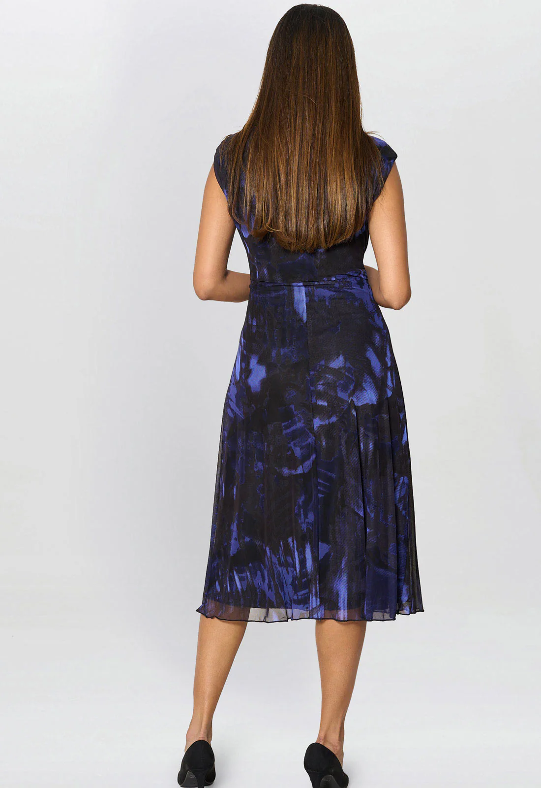Gina Bacconi Black / Blue Winnie Pleated Midi Dress - Image 2