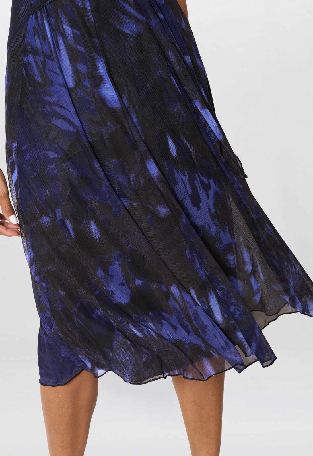 Gina Bacconi Black / Blue Winnie Pleated Midi Dress - Image 5