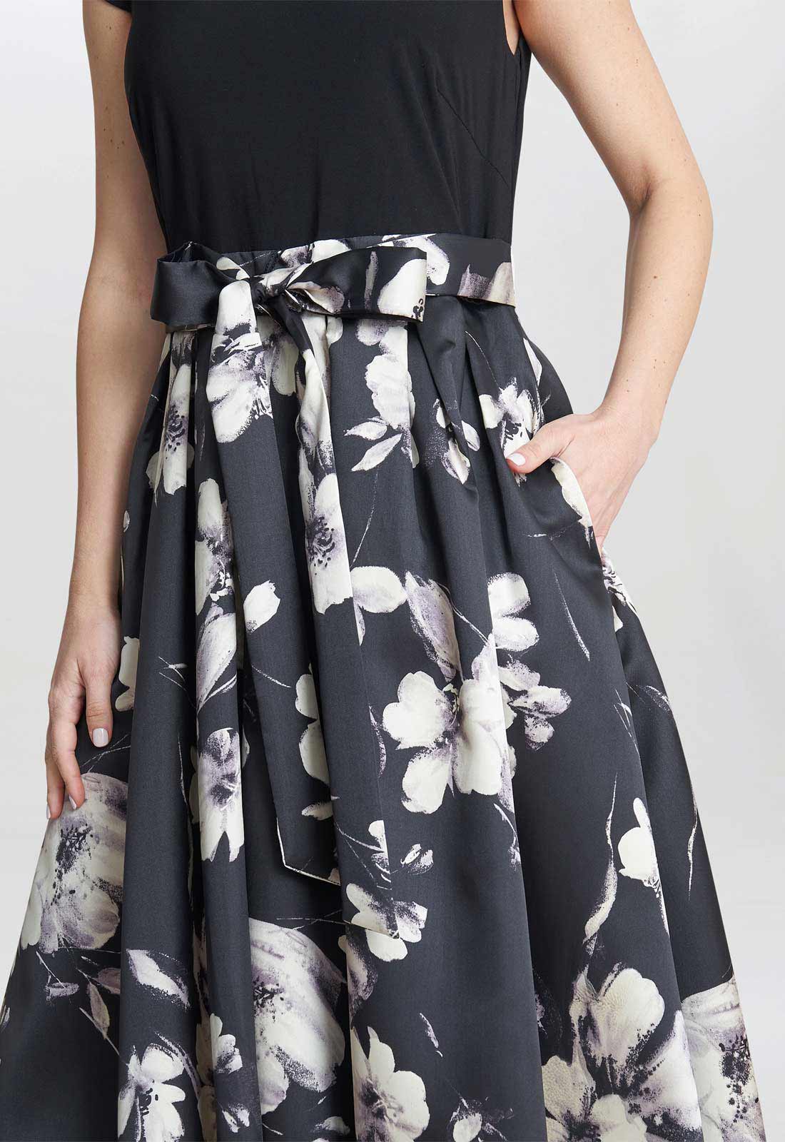 Gina Bacconi Black and Ivory Colleen Jersey  And Jacquard Printed Dress - Image 2
