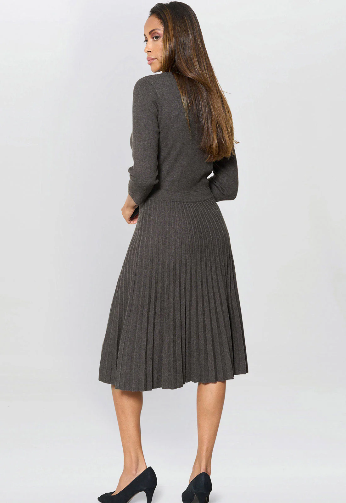 Gina Bacconi Charcoal Annabella Pleated Midi Dress - Image 6