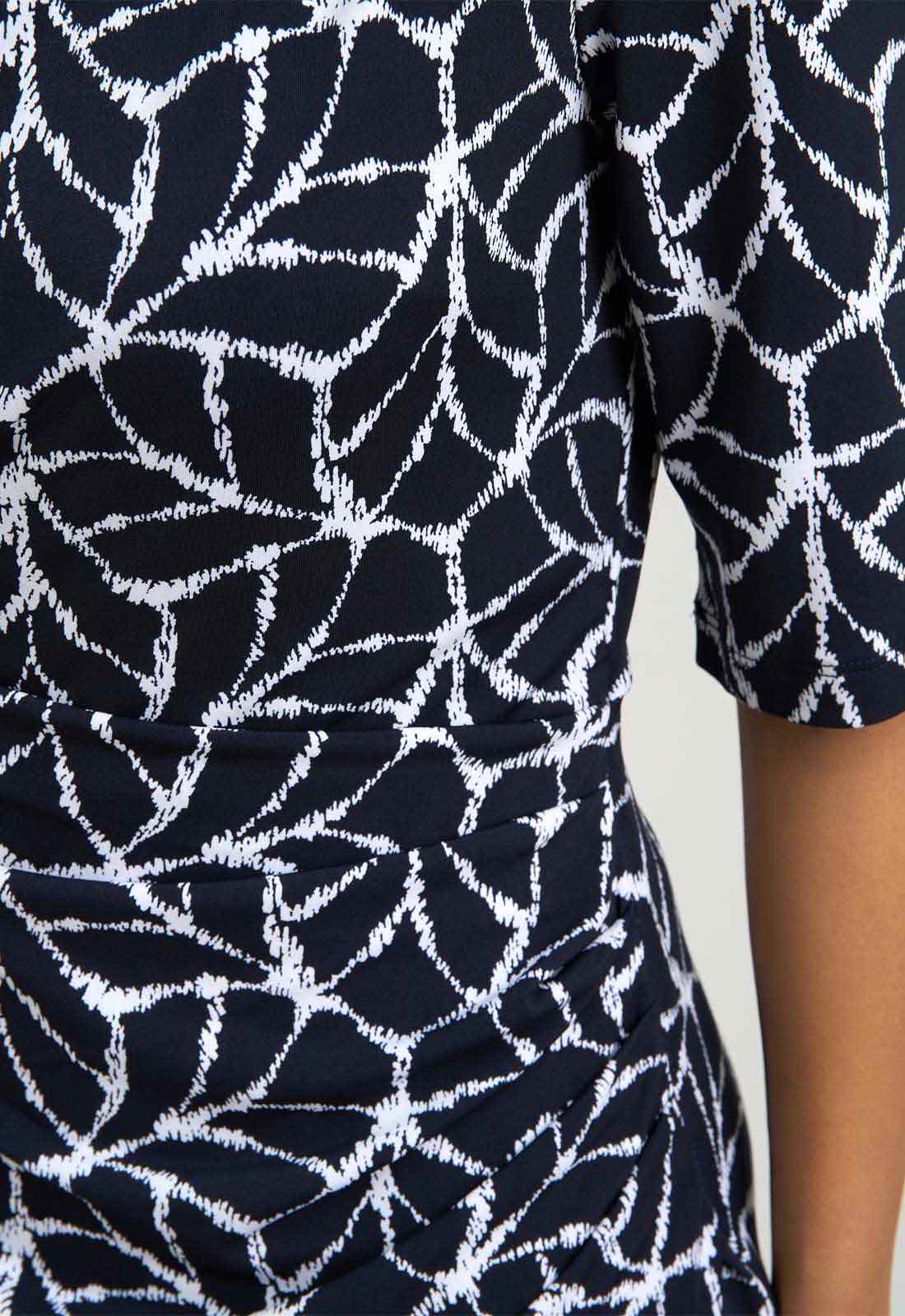 Gina Bacconi NAVY / WHITE Queenie Abstract Print Jersey Dress - Image 2