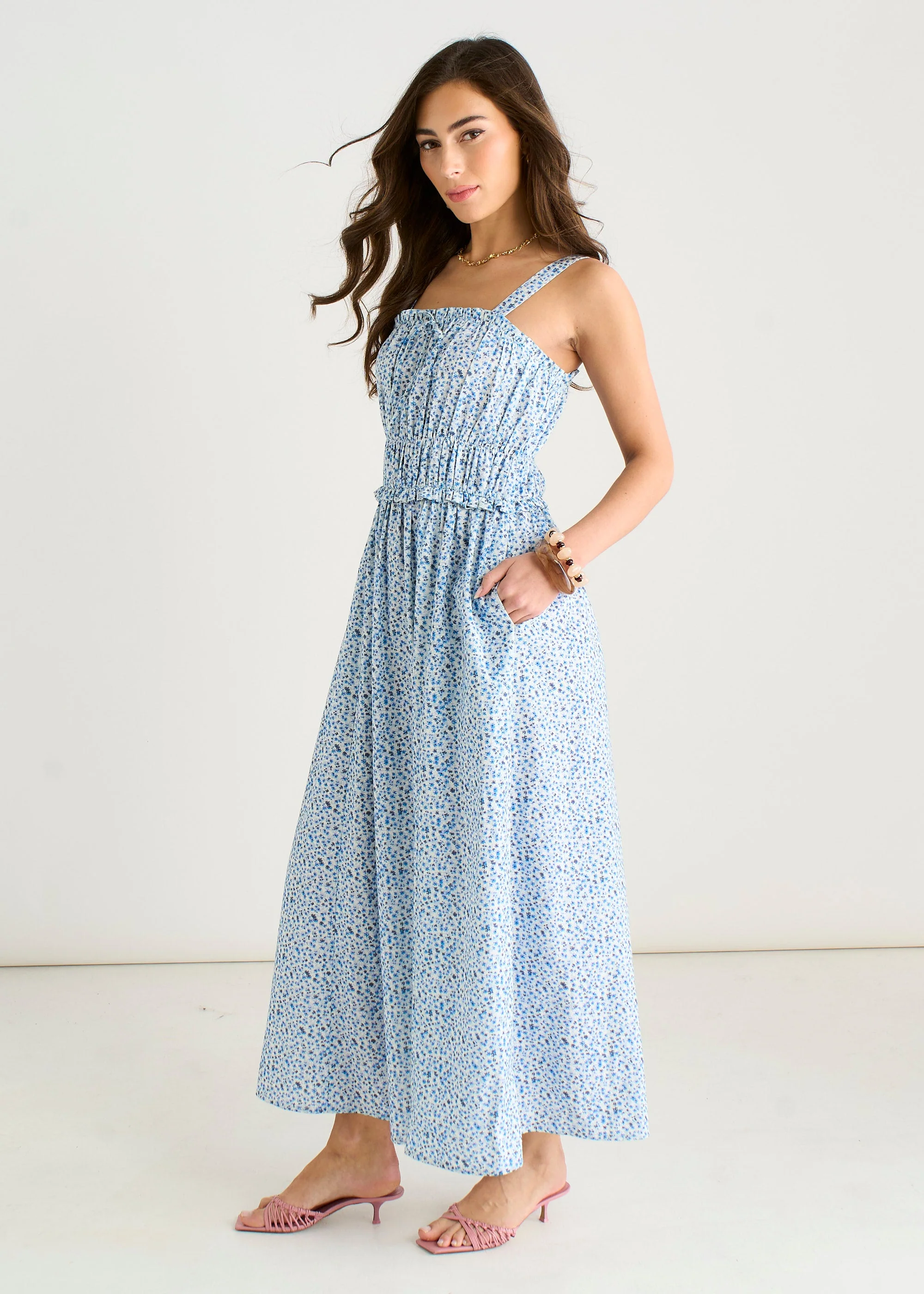 Gini London Blue Ditsy Floral Shirred Bodice Midi Dress - Image 4