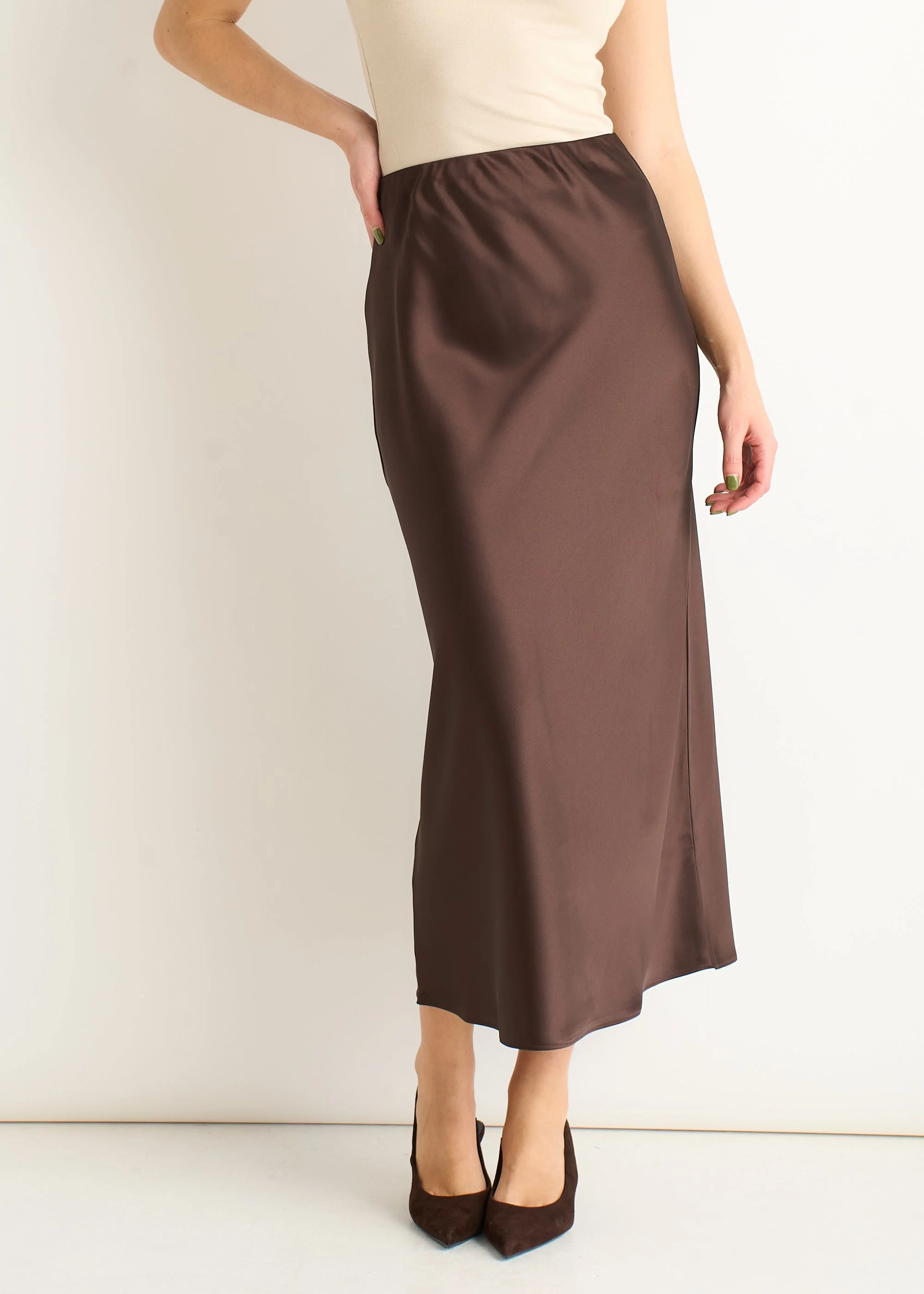 Gini London Chocolate Elastic Waist Satin Bias Cut Midi Skirt - Image 3