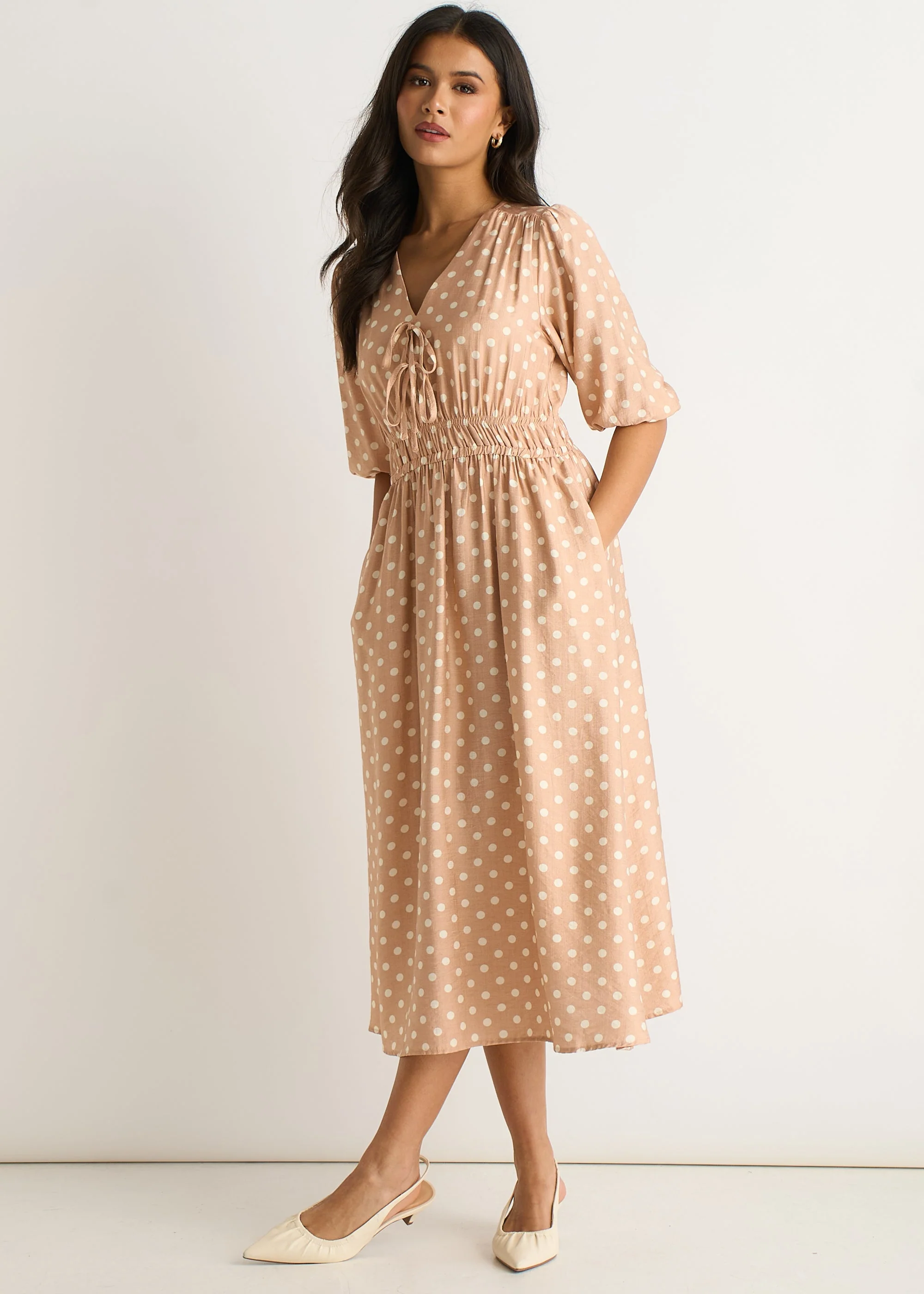 Gini London Oatmeal Spot Print Shirred Waist Shift Midi Dress - Image 4