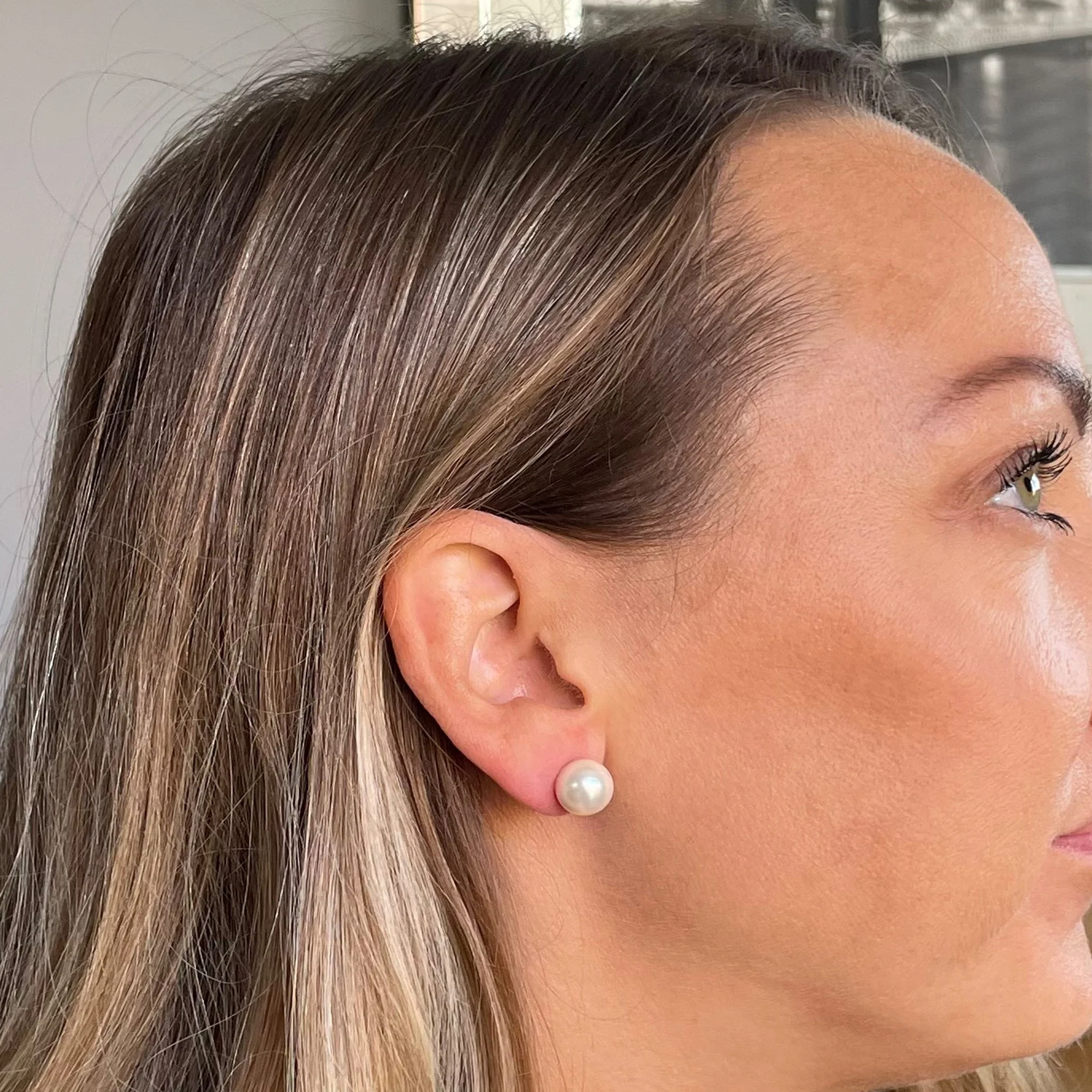 Cachet London Mac 10 White Pearl Earrings - Image 13