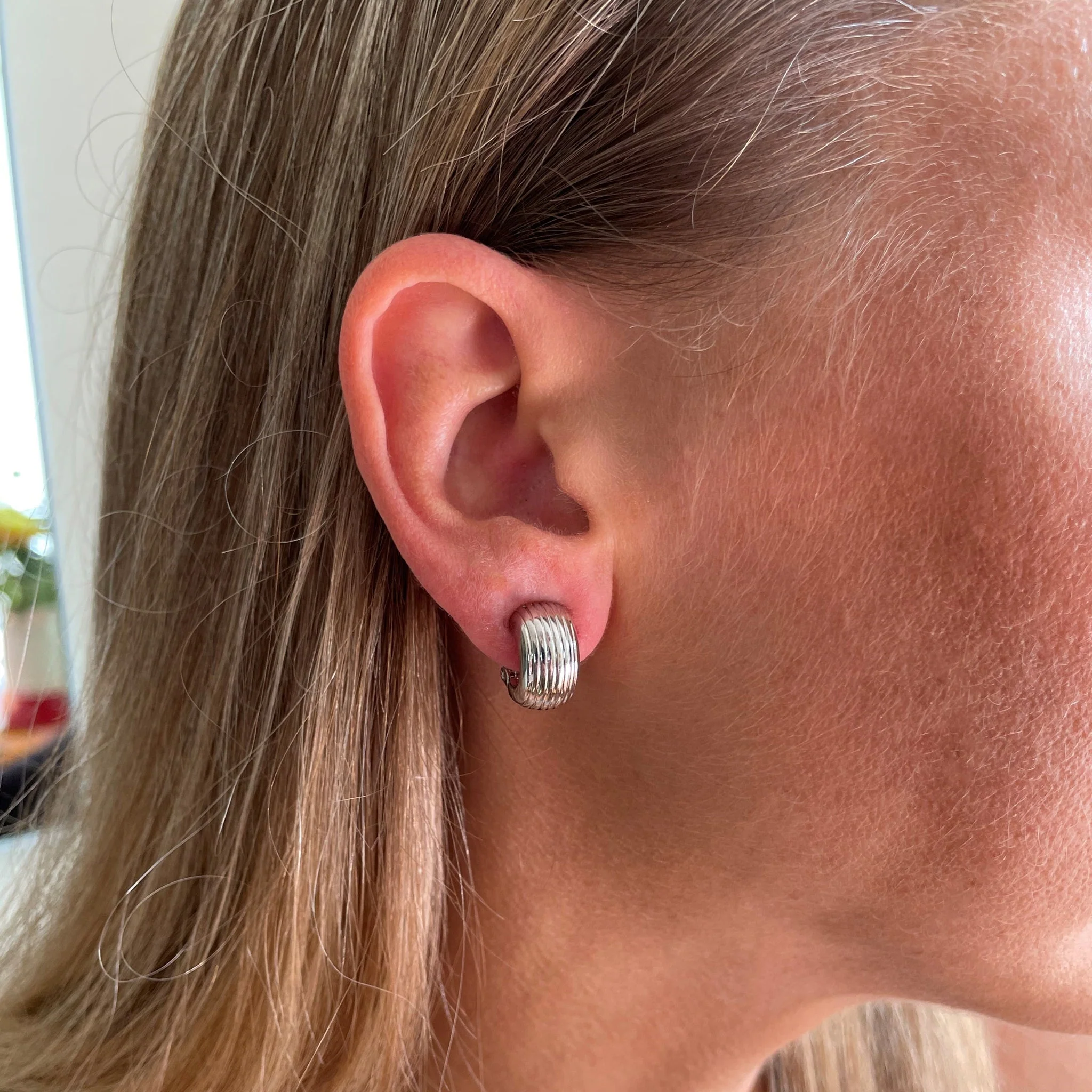 Cachet London Robin Silver Clip On Earrings - Image 8
