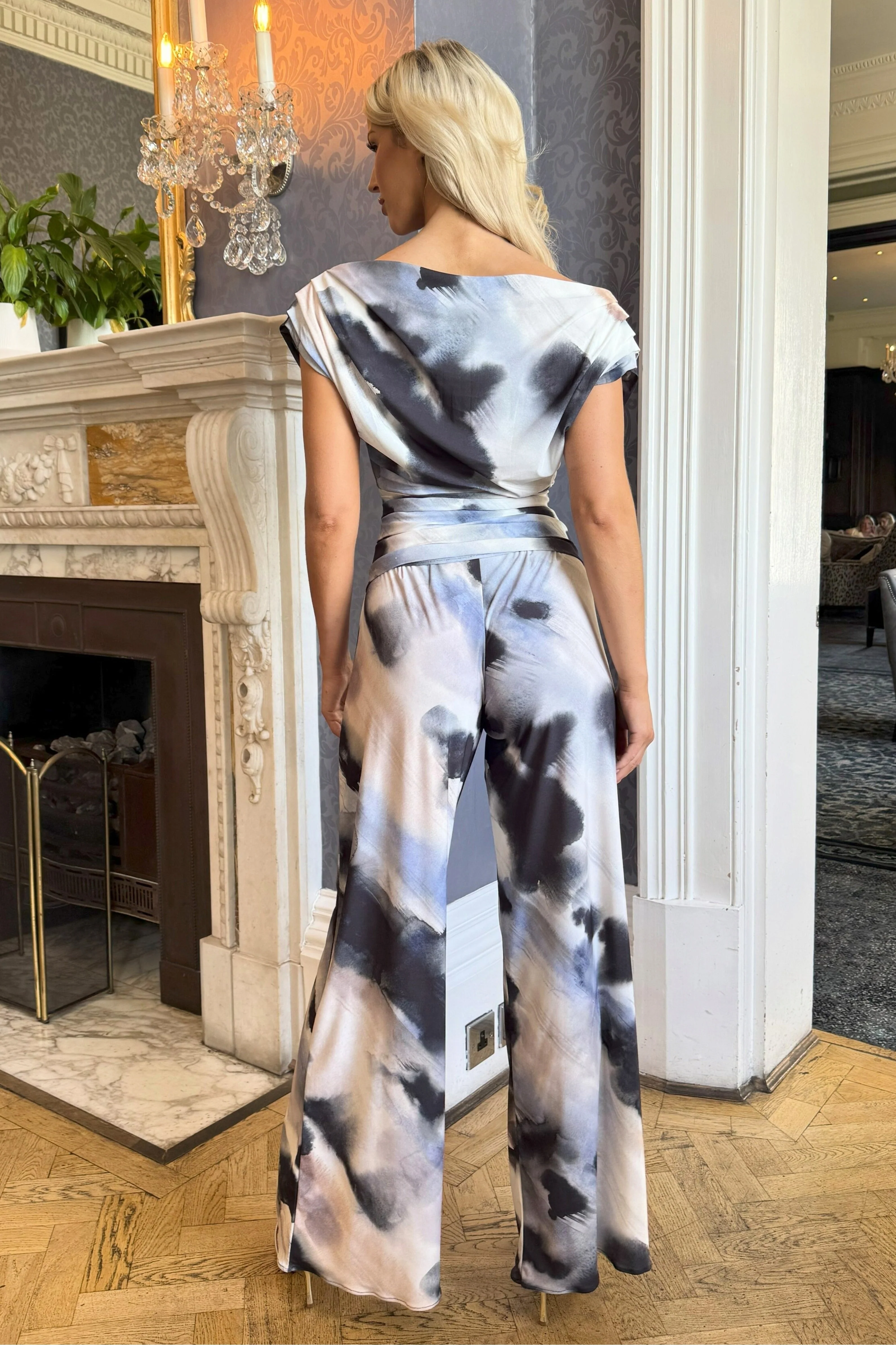 Atom Label Abstract Print Ss26 Carbon Jumpsuit - Image 4