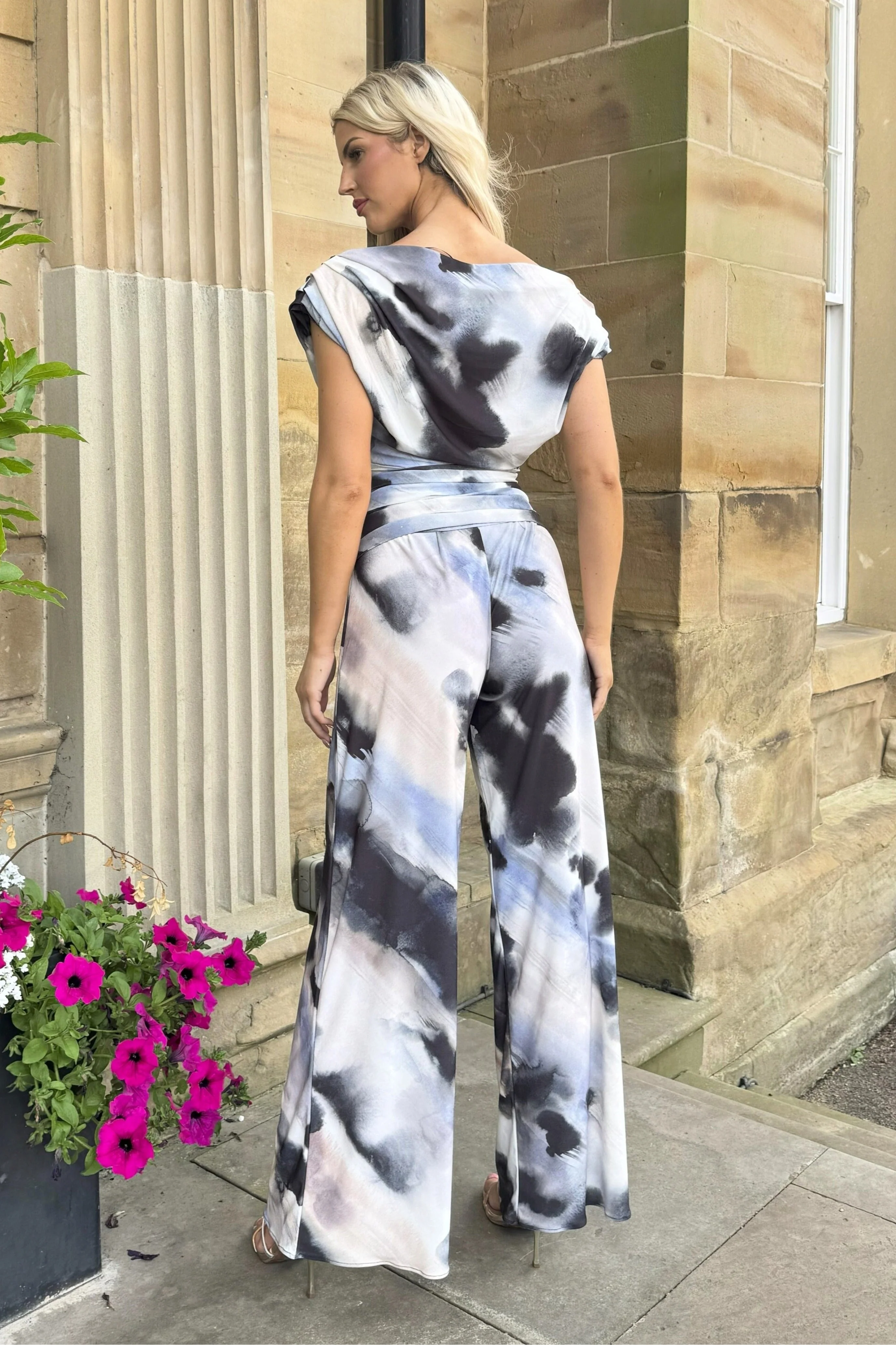 Atom Label Abstract Print Ss26 Carbon Jumpsuit - Image 6